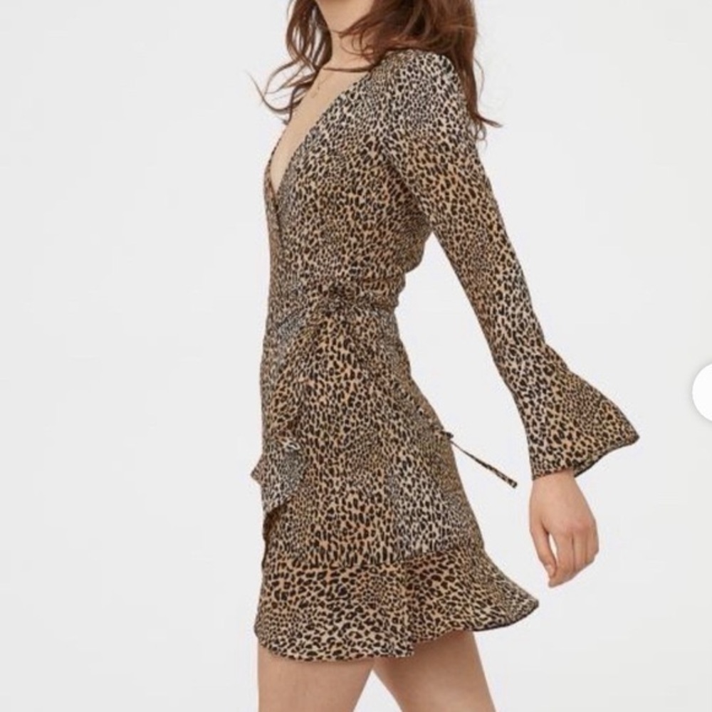 H&M Feminine Cheetah 🐆 Wrap Dress